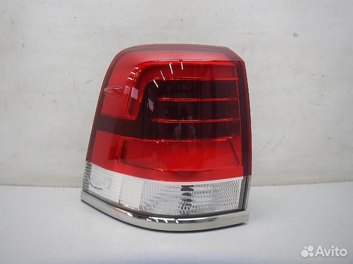 Фонарь задний наружный левый Toyota Land Cruiser