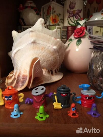 Много игрушек, смотрите все фото