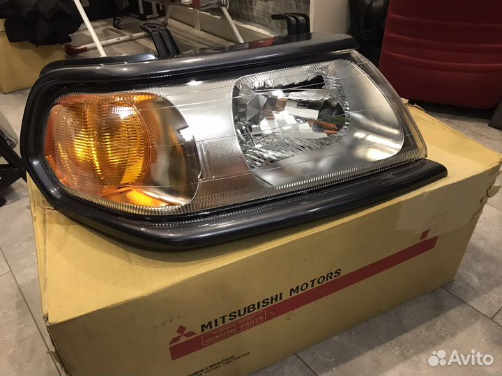 Фара Mitsubishi pajero sport 1