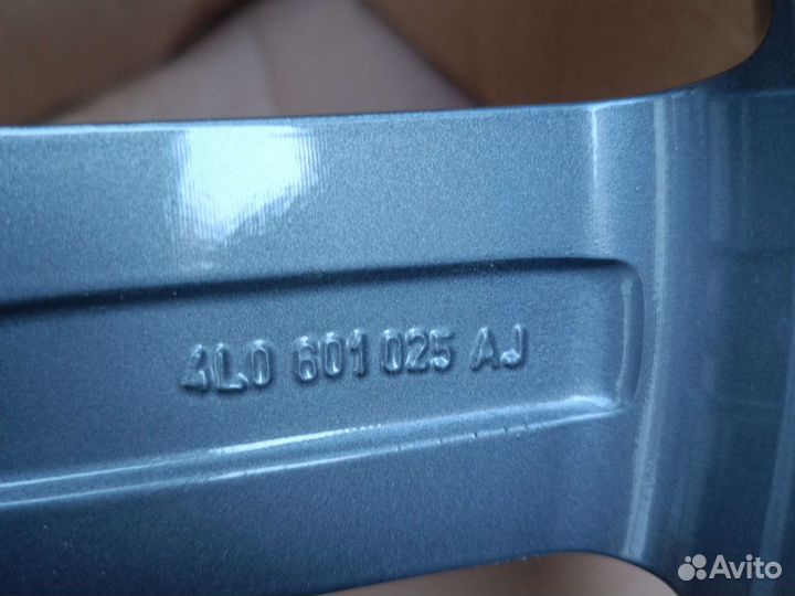 Оригинальный диск Audi R20 5/130