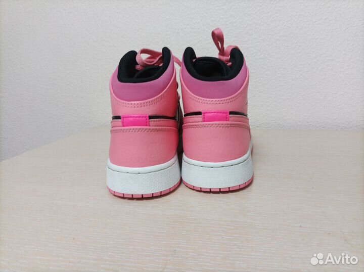 Кроссовки Air Jordan 1 Mid GS Coral Chalkоригинал