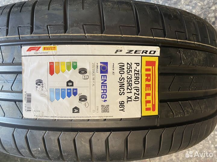 Pirelli P Zero PZ4 255/35 R21 98Y