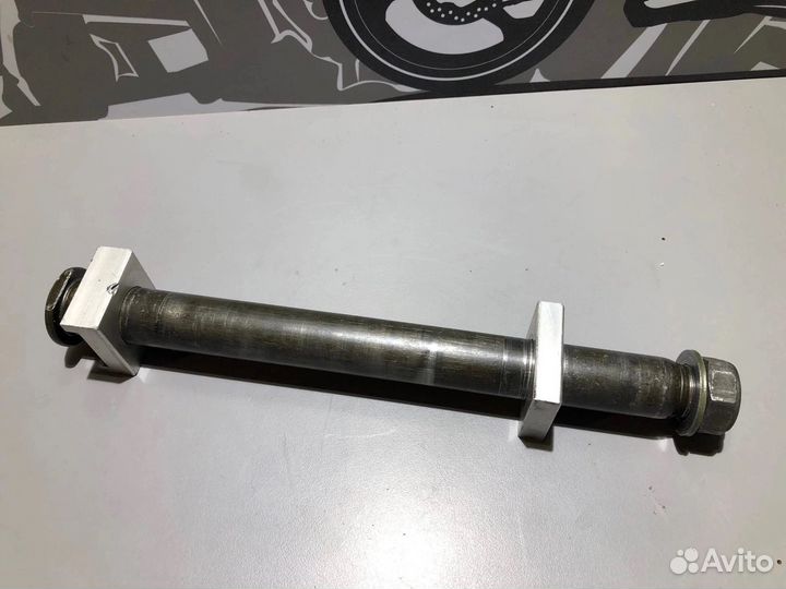 Ось заднего колеса Yamaha YZF-R6 2002г