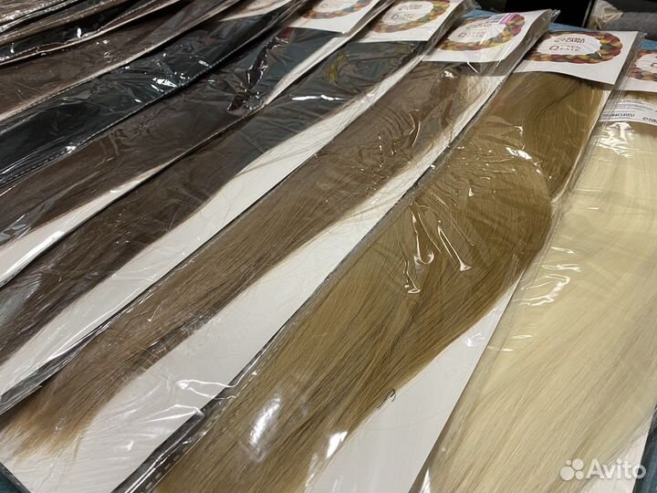 Волосы на заколках каштан