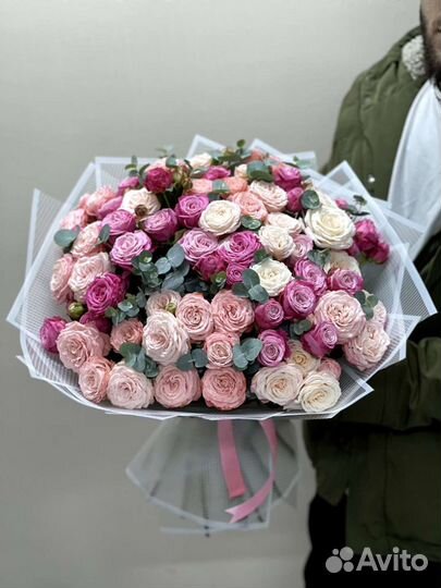 Букет из пионовидние розы