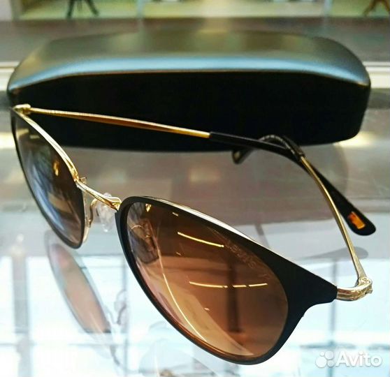 Очки солнцезащитные Levi's