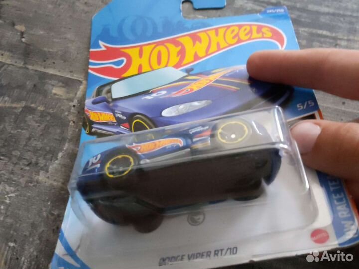 Машинка хотвилс коллекционная dodge viper RT/10
