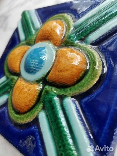 Изразец с лепным рельефом. Ручная работа. Новый