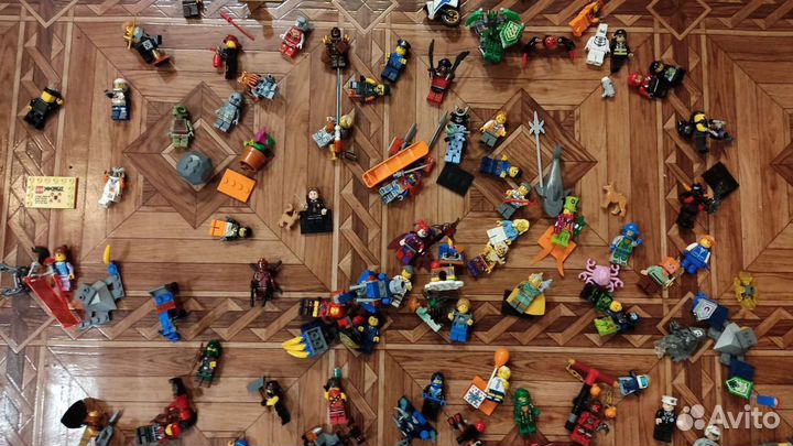 Lego фигурки и детальки