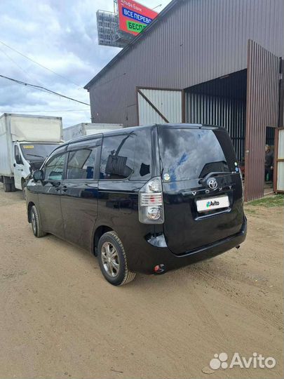 Toyota Voxy 2.0 CVT, 2009, 177 000 км