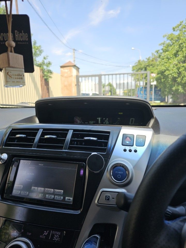 Toyota Prius Alpha: фото владельца
