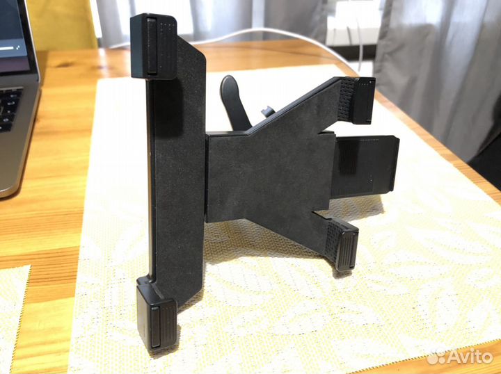 Держатель для планшета автомобильный универсальный