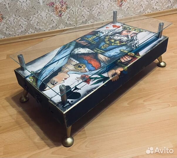 Эксклюзивный журнальный столик