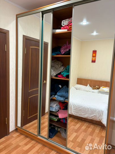 Шкаф купе бу с зеркальными дверьми