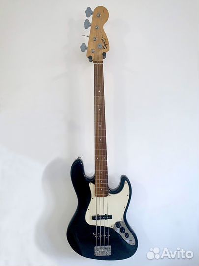 Squier by Fender Jazz Bass бас гитара 4 струны