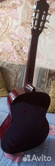 Классическая гитара шестиструнная