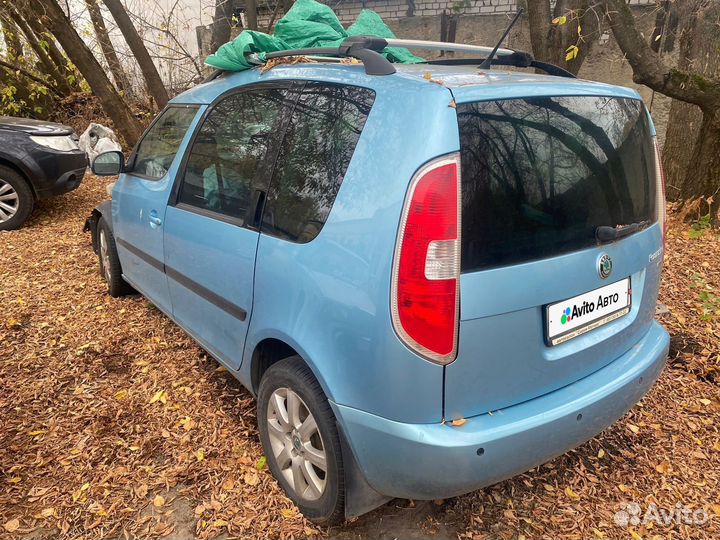 Skoda Roomster 1.6 МТ, 2012, битый, 141 000 км
