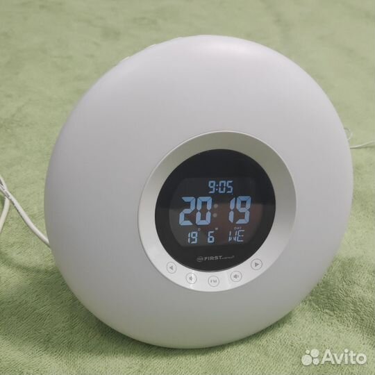 Часы + радио + будильник с имитацией света солнца