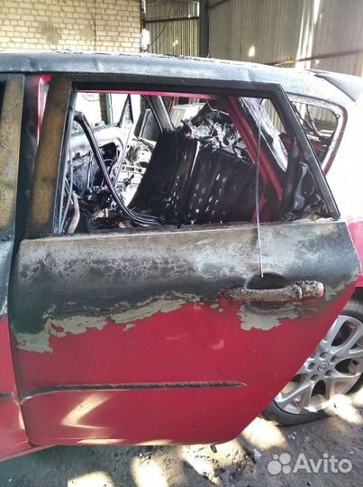 Дверь задняя правая левая mazda 3 bk хетчбэк