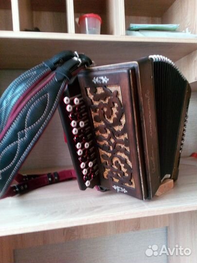 Гармонь цельнопланочная