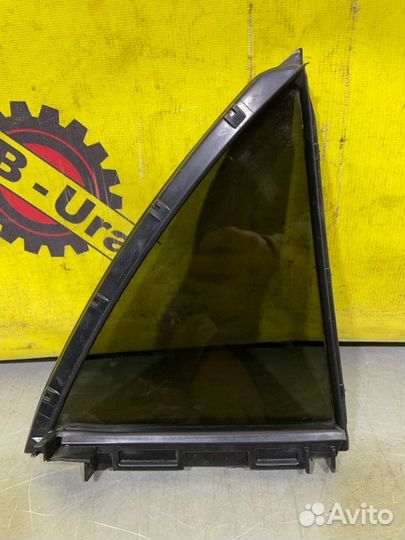 Стекло двери (форточка) заднее левое Toyota