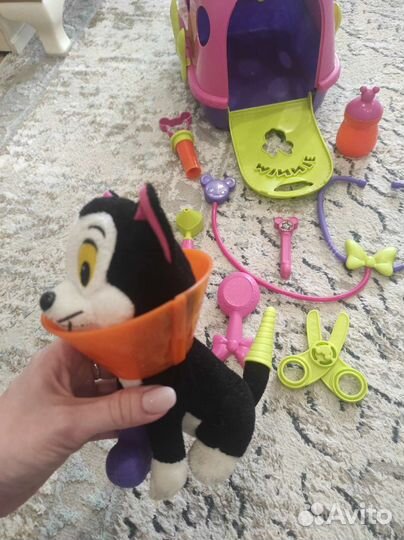 Котёнок из Дисней в чемоданчике с аксессуарами