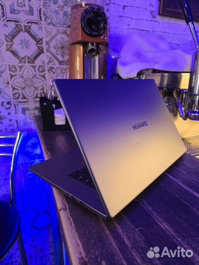 15,6 Huawei MateBook (Ryzen5/8/256)