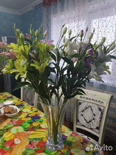 Ваза с цветами Лилия