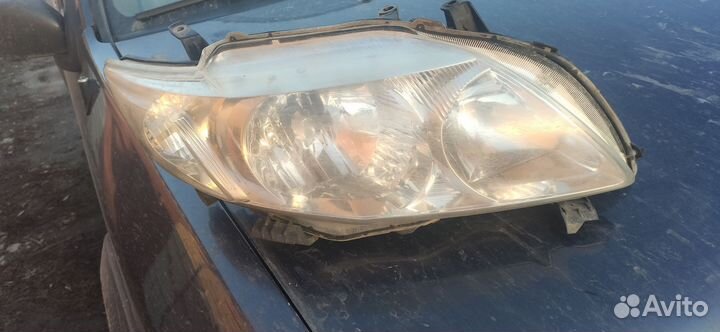 Фара правая toyota corolla 150