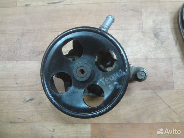 Насос гура Teana J32 2,5 L 4wd