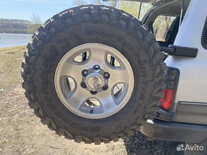 Bfgoodrich Mud-Terrain T/A KM3 285/75 R16