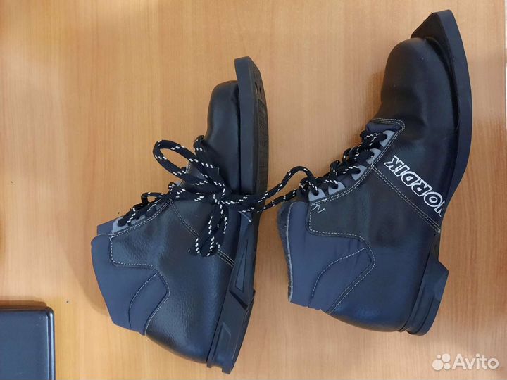 Лыжные ботинки