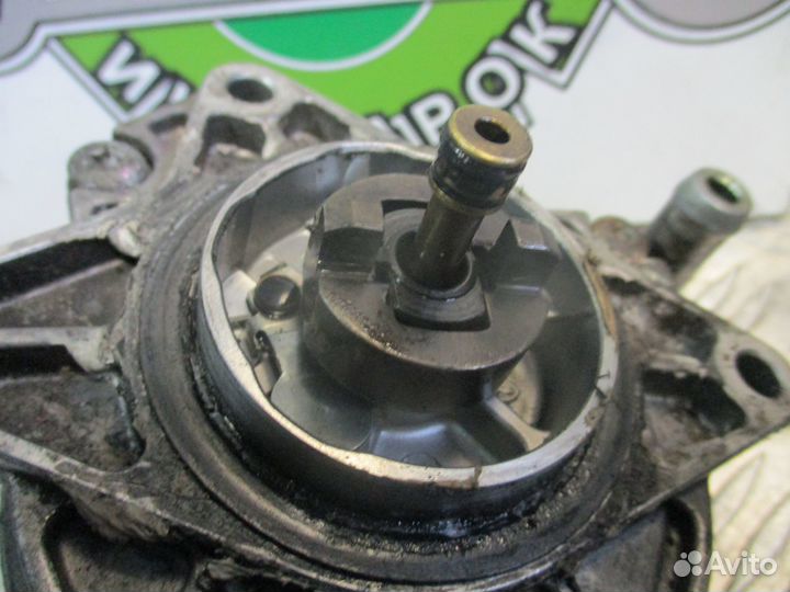 Насос вакуумный Audi A6 C5 2.5 AKN 150 л.с 2000г