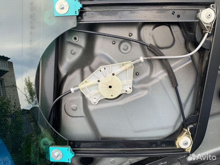 Стекло двери задней правой VW Touareg GP