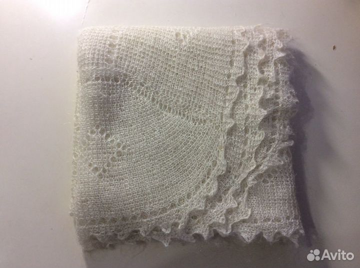Нежный пуховый кружевной платок