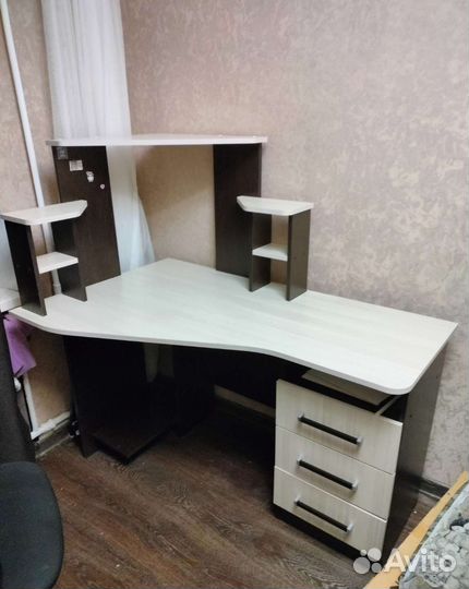 Компьютерный стол