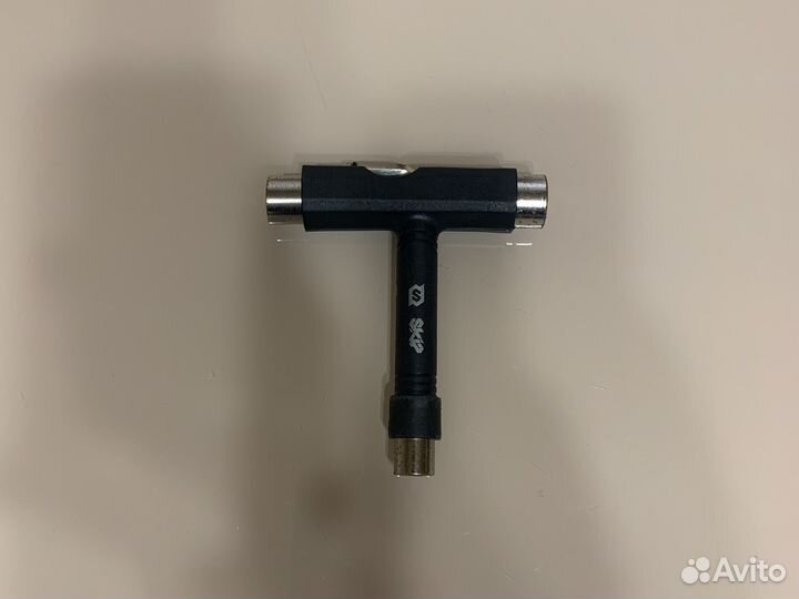 Ключ для скейтборда