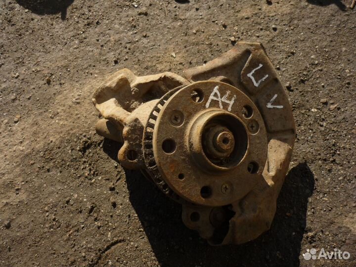 Поворотный кулак передний левый Ауди А4 Б5