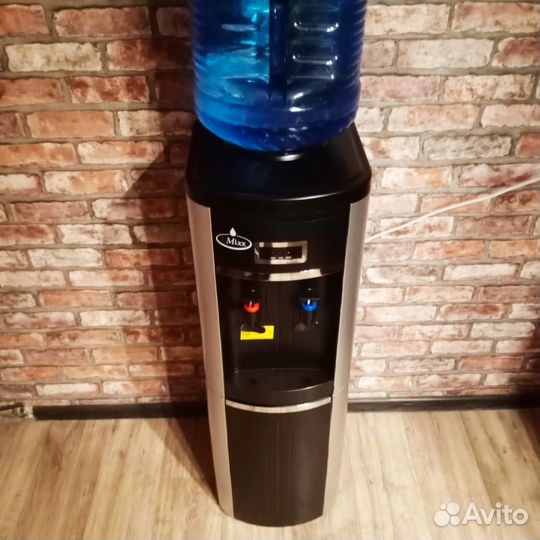 Кулер для воды SMixx 178 L серебристо-черный