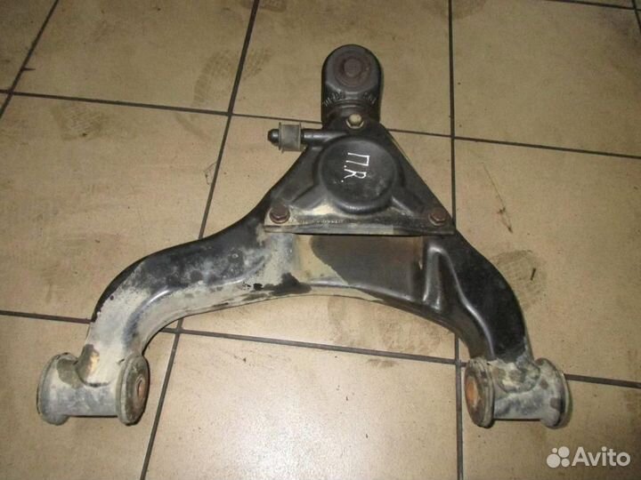 Рычаг передний нижний правый w904 Sprinter