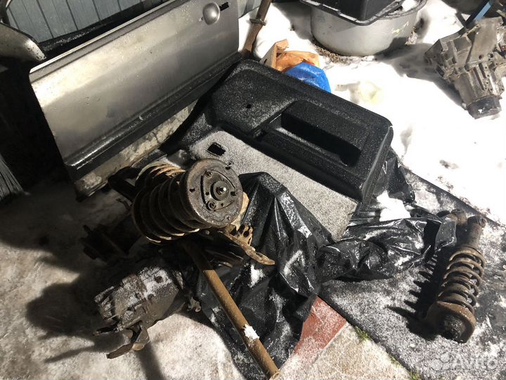 Запчасти на audi 100 c3