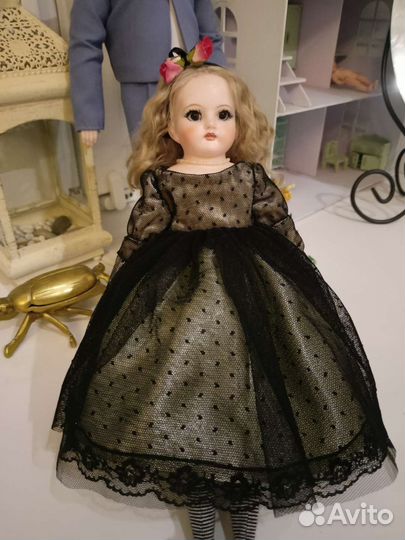 Кукла фарфоровая