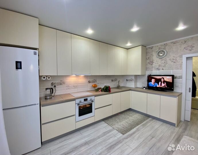 Кухня на заказ под потолок в Новосибирске