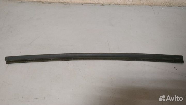 Уплотнитель стекла двери задний левый Daewoo Nexia