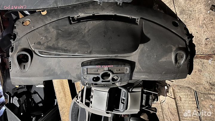 Торпедо Renault Scenic 2