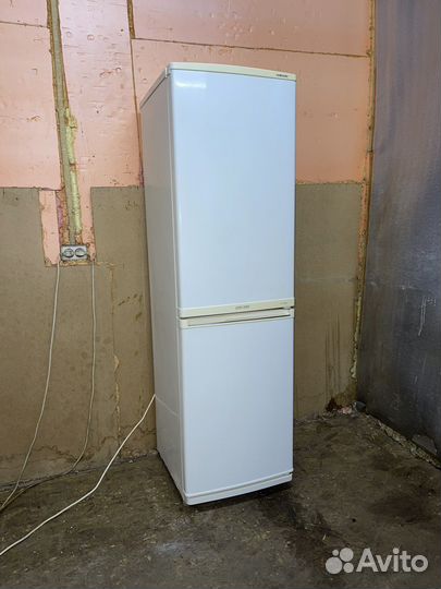 Узкий холодильник Samsung