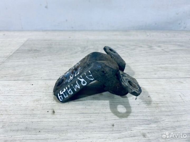 Петля двери передняя правая Nissan Armada SUV