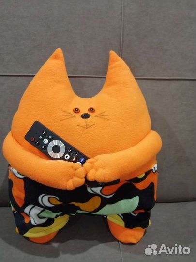 Кот подушка держатель пультов