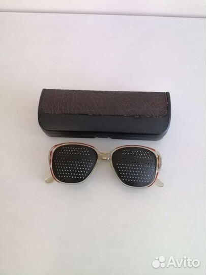 Очки тренажёры с дырочками