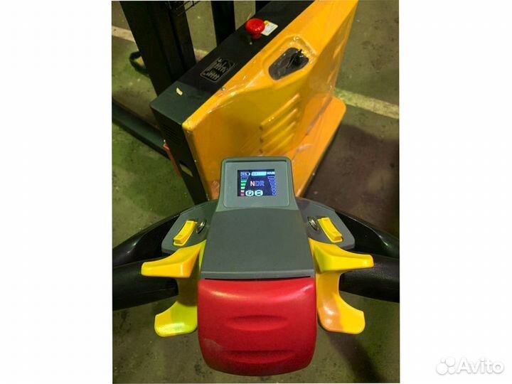 Штабелер электрический самоходный